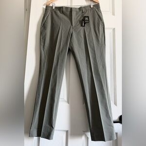 NWT Express Man’s Sage Green Trousers
Size 33x30